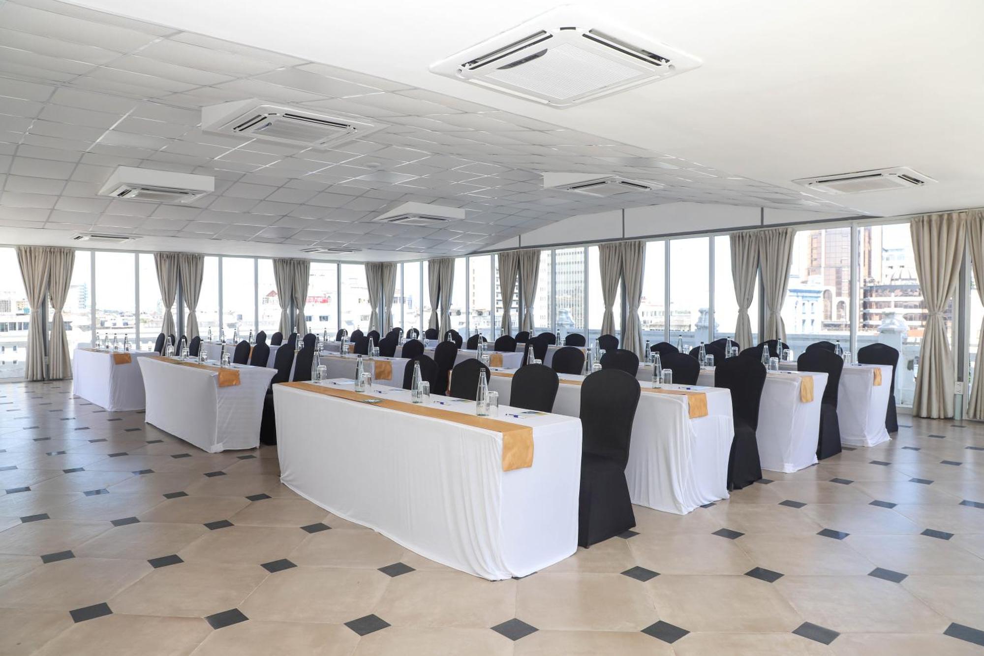 Sentrim Castle Royal Hotel Mombasa Exterior photo